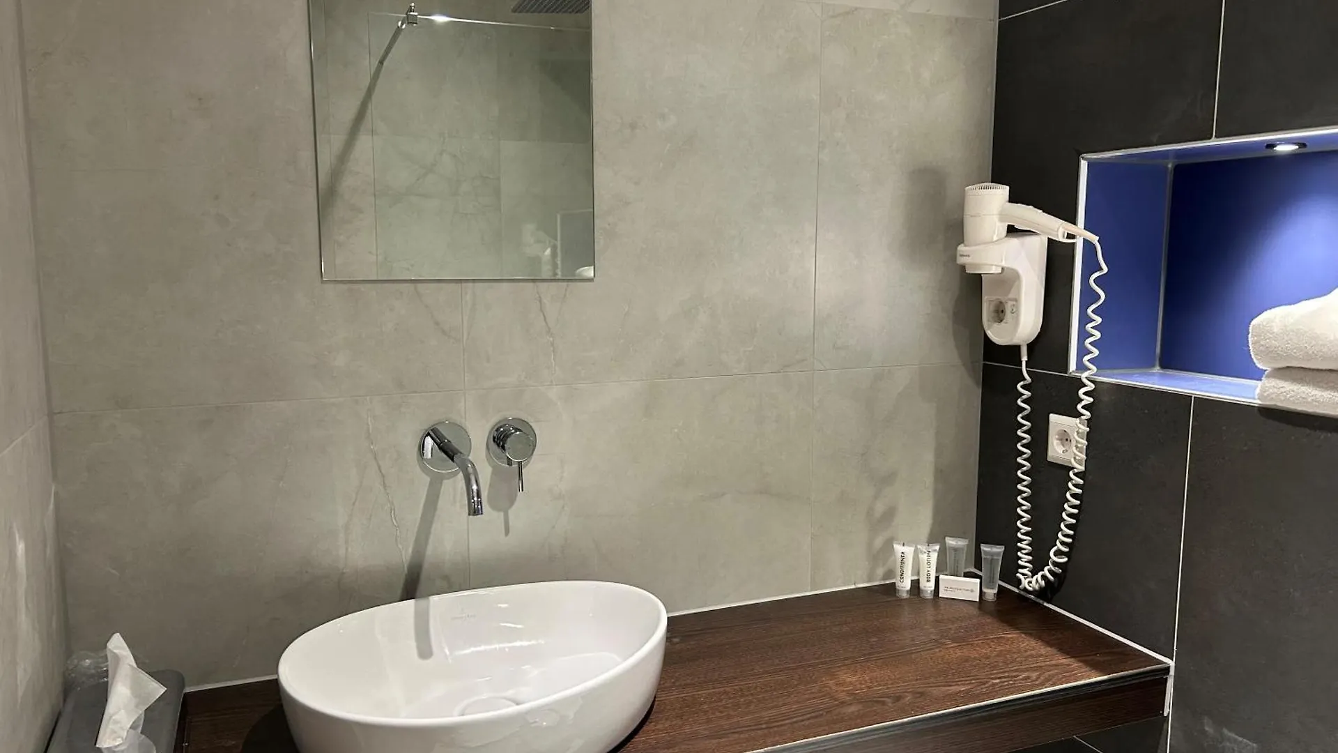 Xo Hotels Blue Square Amsterdam 3*,  Niederlande